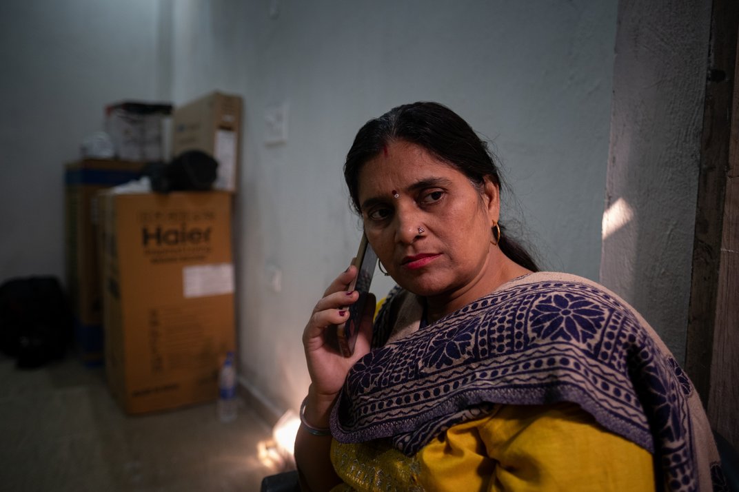 Mamta Devi using her smartphone.